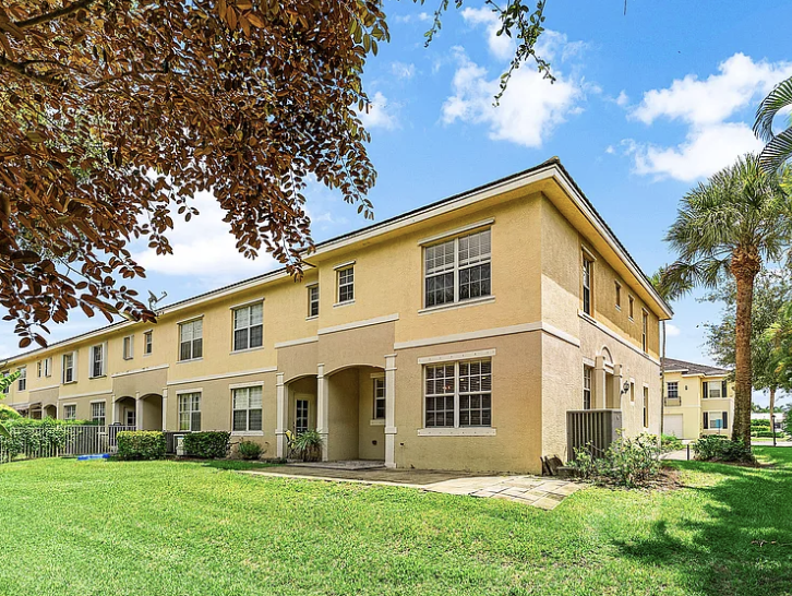 19-View of unit from corner