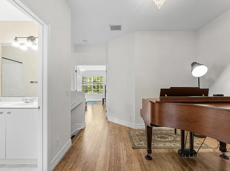 10-Upstairs Common Area